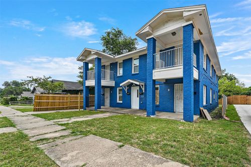 1016 E Arlington Ave, Fort Worth, TX, 76104-6068 | Card Image