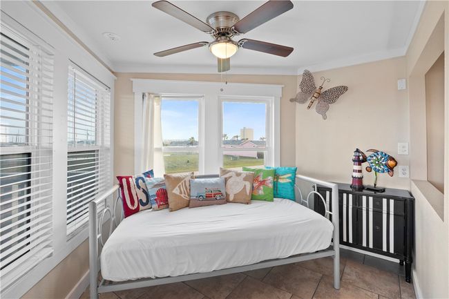 UNIT-101 - 6275 State Highway 361, Condo with 2 bedrooms, 2 bathrooms and null parking in Port Aransas TX | Image 11