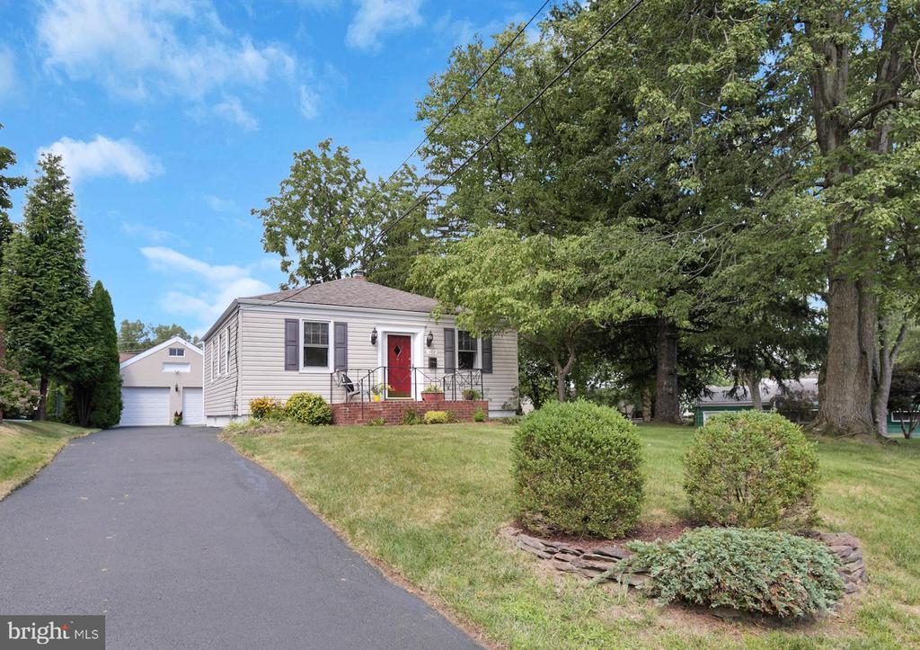 Gedney Rd, Lawrence Township, NJ 08648