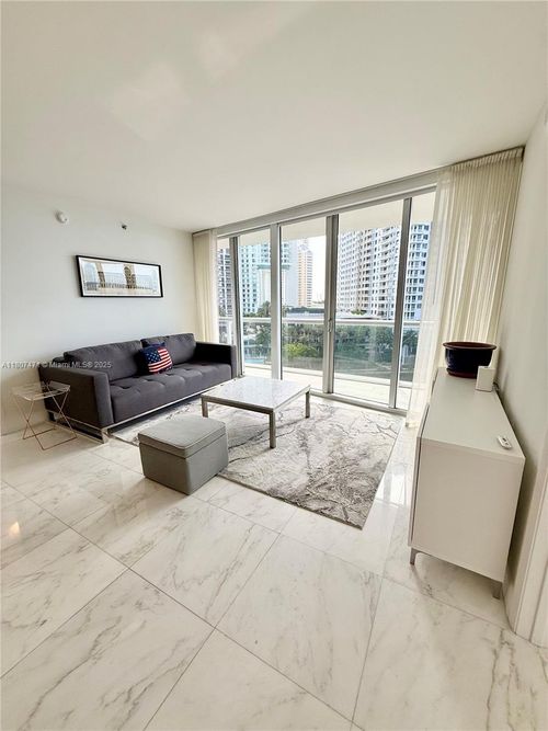 bay806-495 Brickell Ave, Miami, FL, 33131-2769 | Card Image