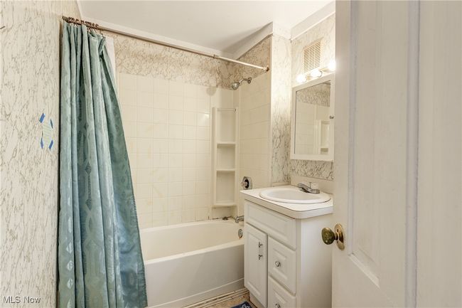2nd floor full bath | Image 26