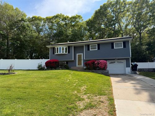 35 Shelton Court, Brookhaven, NY, 11779 | Card Image