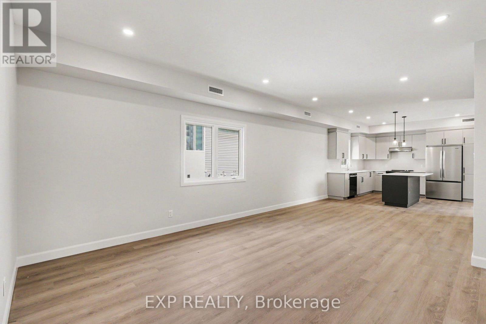 Residential Lease in Russell 4