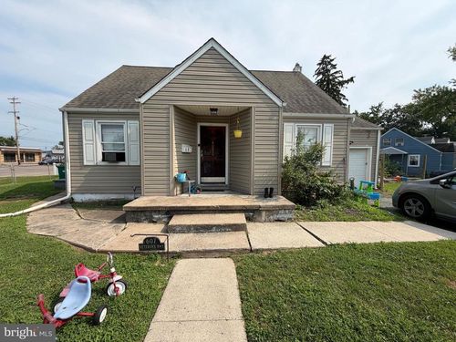 607 Veterans Hwy, BRISTOL, PA, 19007-2558 | Card Image
