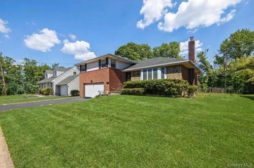 4 Birchwood Park Dr, Syosset, NY, 11791-6416 | Card Image