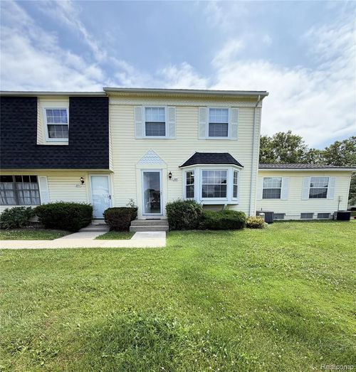 269 Lake Village Dr, Walled Lake, MI, 48390-3638 | Card Image