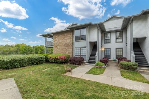 5867 Harris Grove Ln, Charlotte, NC, 28212-8325 | Card Image