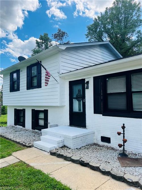 3217 Wards Gap Rd, Mount Airy, NC, 27030-8982 | Card Image