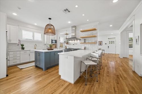 215 E 26th St, Houston, TX, 77008-2125 | Card Image