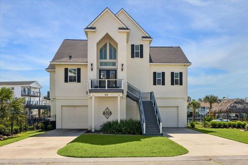 218 Catamaran Dr, Tiki Island, TX, 77554-7171 | Card Image