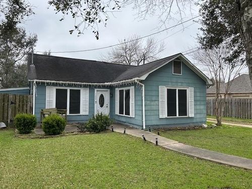 1005 Fahrenthold St, El Campo, TX, 77437-2909 | Card Image