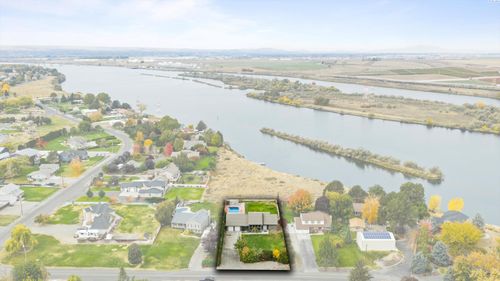 65 Snake River Dr, Burbank, WA, 99323-9676 | Card Image