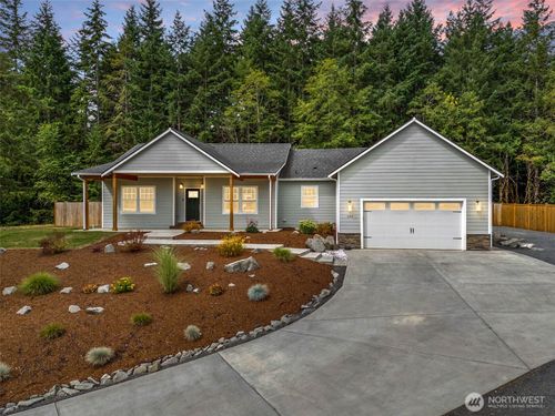 104 Sequoia Ln, Onalaska, WA, 98570-1039 | Card Image