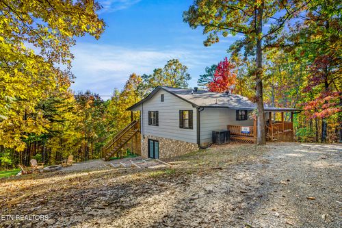 3263 Cove Creek Way, Pigeon Forge, TN, 37862-7666 | Card Image