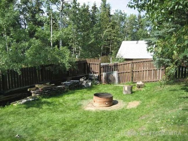 10626 Shand Ave, Home with 3 bedrooms, 2 bathrooms and null parking in Grande Cache AB | Image 32