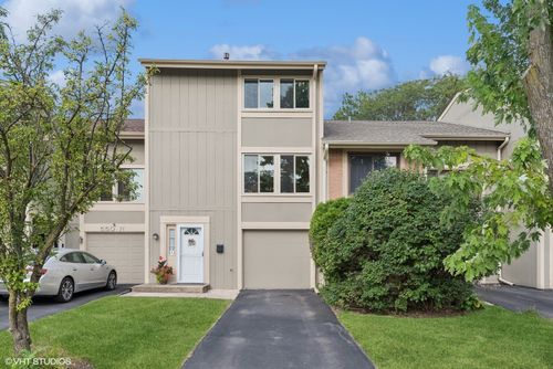 554 N Woodfield Trail, Roselle, IL, 60172 | Card Image