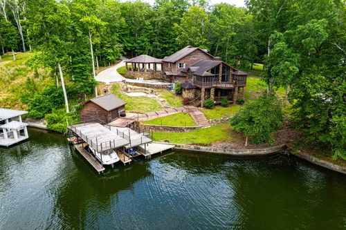 90 Fox Run Ct, Killen, AL, 35645-6049 | Card Image