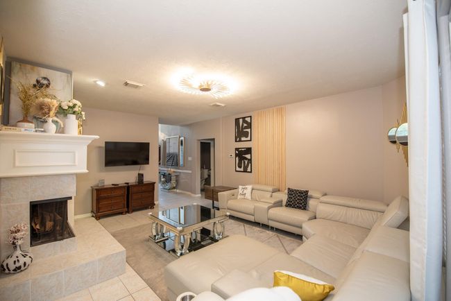 19115 S Rim Trl, House other with 4 bedrooms, 4 bathrooms and 2 parking in Spring TX | Image 8