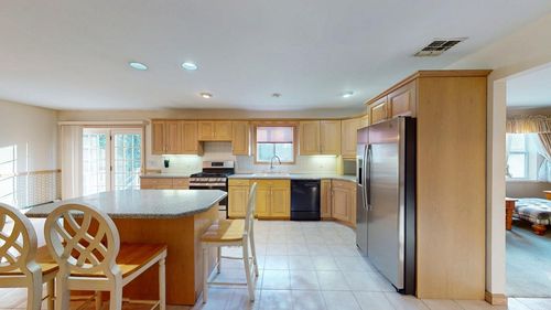 15 Elliots Aly, Valley Cottage, NY, 10989-2307 | Card Image