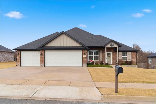 9011 Overland Dr, Siloam Springs, AR, 72761-7644 | Card Image