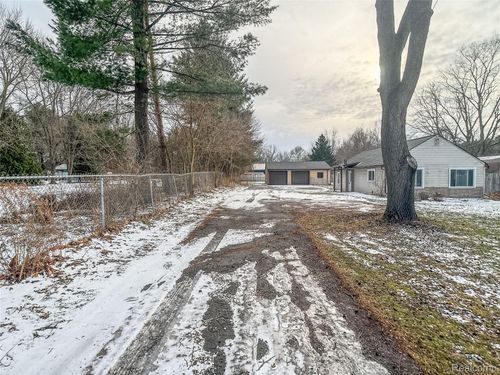 4390 E Mount Morris Rd, Mount Morris, MI, 48458-8978 | Card Image