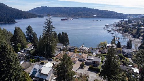 4493 Epps Ave, North Vancouver, BC, V7G1G2 | Card Image
