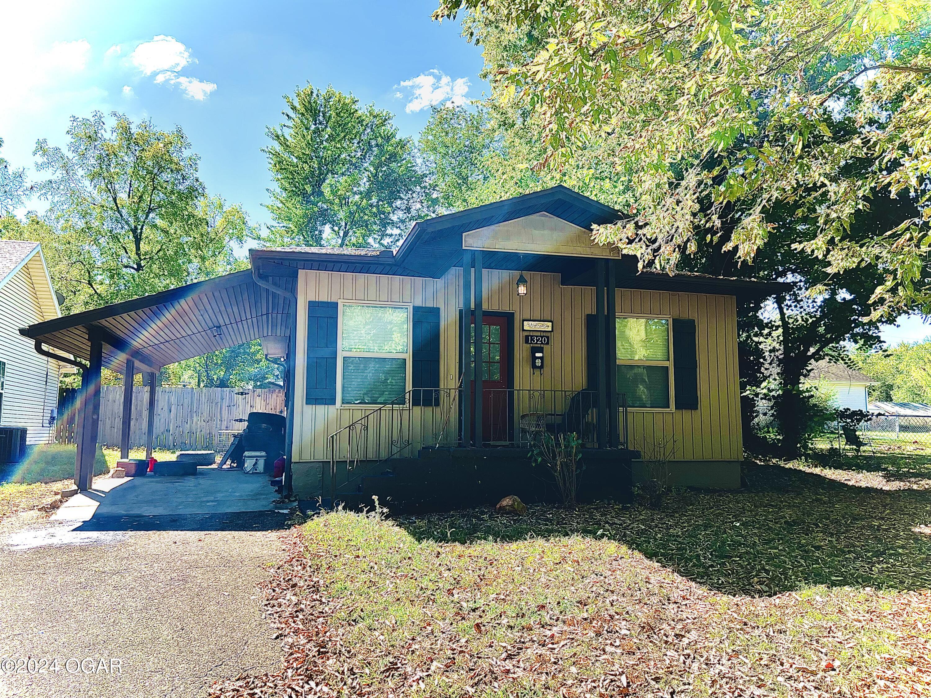 Crow St, Webb City, MO 64870