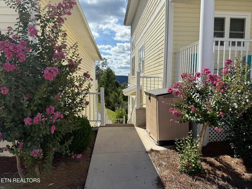 127 N Deer Hill Village Lane, LaFollette, TN, 37766 | Card Image