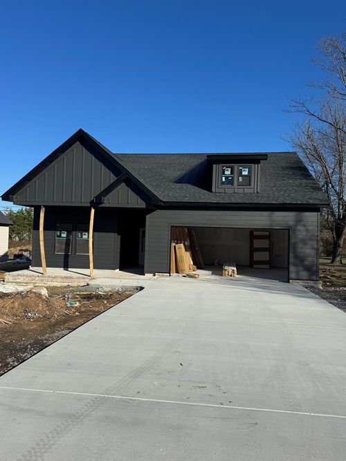 504 Morgan Dr, Smithville, TN, 37166-1546 | Card Image