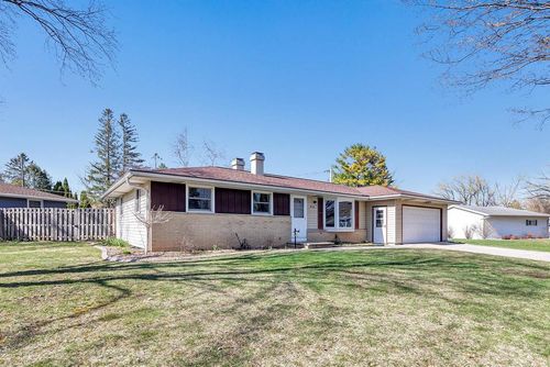 916 Chantel Street, GREEN BAY, WI, 54304 | Card Image