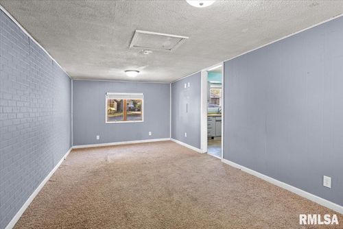 316 S Curtis St, Edinburg, IL, 62531-9469 | Card Image