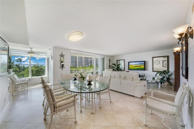APT-5H - 609 Ocean Dr, Condo with 2 bedrooms, 2 bathrooms and null parking in Key Biscayne FL | Image 8
