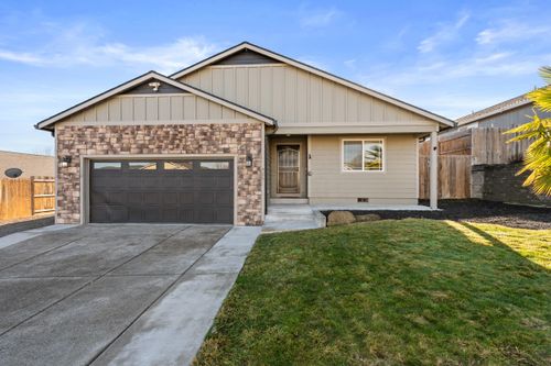 925 Sellwood Dr, Eagle Point, OR, 97524-9069 | Card Image