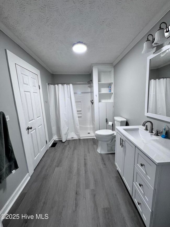 305 E Oak St, House other with 3 bedrooms, 2 bathrooms and null parking in Lake Waccamaw NC | Image 18