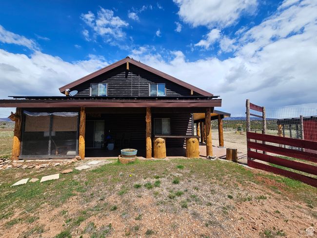 Side of home with covered patio | Image 12