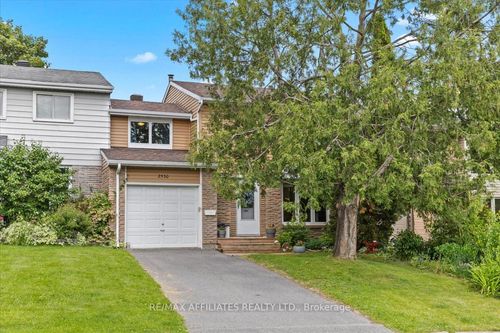 2530 Autumn Hill Cres, Gloucester, ON, K1B4M7 | Card Image