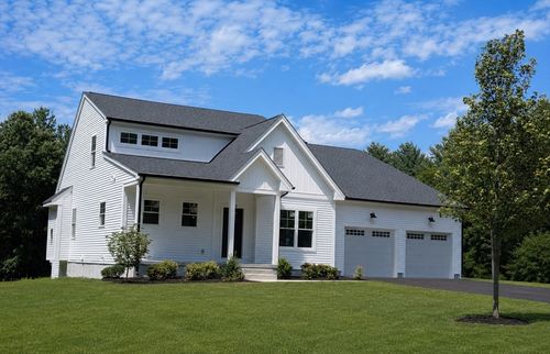 19 W Main St, Upton, MA, 01568-1517 | Card Image