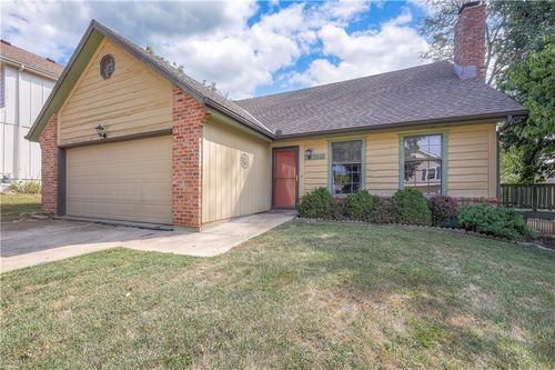 7213 Park St, Shawnee, KS, 66216-3712 | Card Image