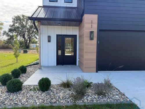 11 E Duke St., Vermillion, SD, 57069 | Card Image
