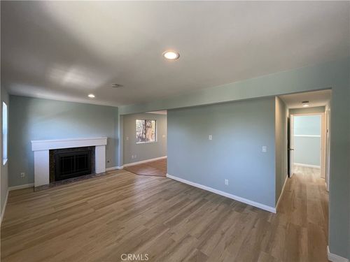6818 Santa Susana Pass Rd, Simi Valley, CA, 93063-4906 | Card Image
