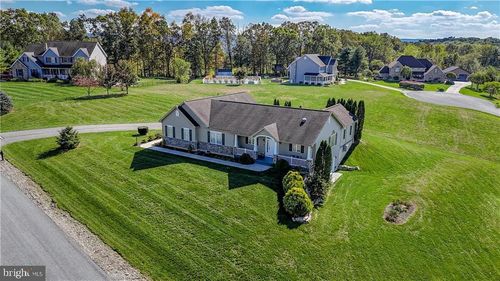 46 S Red Oak Ter, New Ringgold, PA, 17960-8920 | Card Image