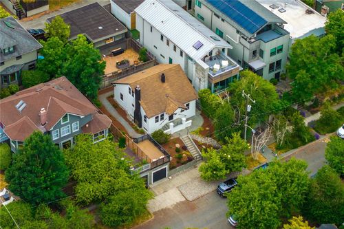 1509 4th Ave W, Seattle, WA, 98119-3016 | Card Image