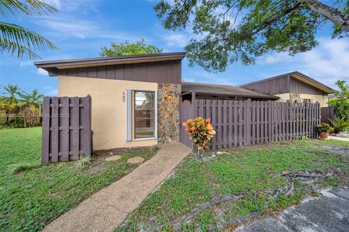 616 Briarwood Cir, Hollywood, FL, 33024-1316 | Card Image