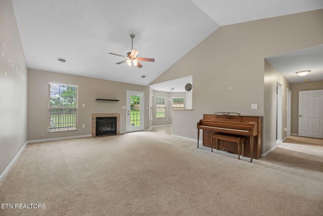 5699 Autumn Creek Dr, House other with 3 bedrooms, 2 bathrooms and null parking in Knoxville TN | Image 4