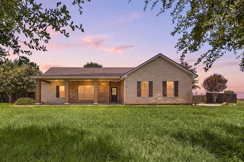 2527 Settlers Way Dr, Sealy, TX, 77474-2080 | Card Image
