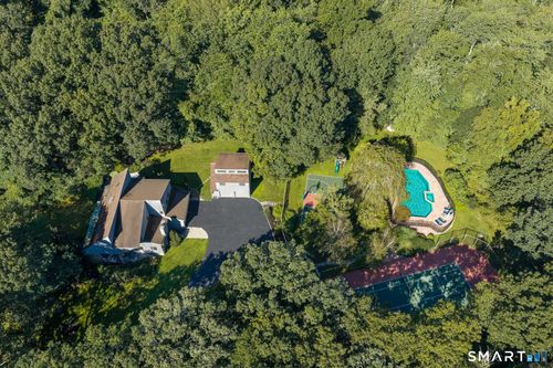 7 White Oak Ln, Weston, CT, 06883-1527 | Card Image