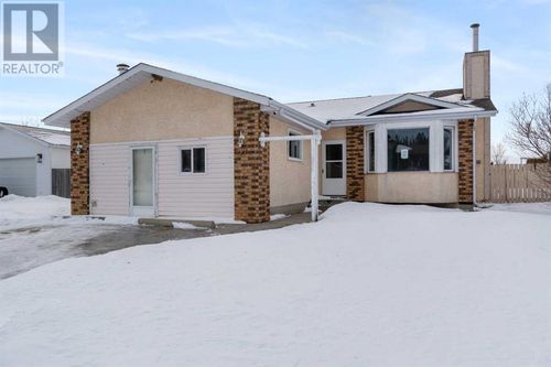 27 Assiniboine Dr, Swan Hills, AB, T0G2C0 | Card Image