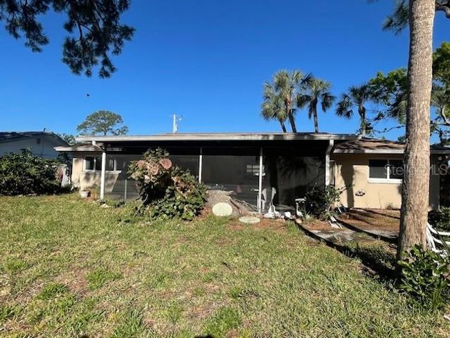 5365 Dover St Ne, House other with 3 bedrooms, 2 bathrooms and null parking in St Petersburg FL | Image 4