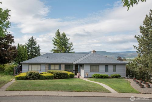 906 E 3rd Ave, Ellensburg, WA, 98926-3454 | Card Image