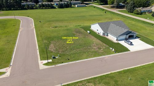 1304 Castle St, Larchwood, IA, 51241-7666 | Card Image